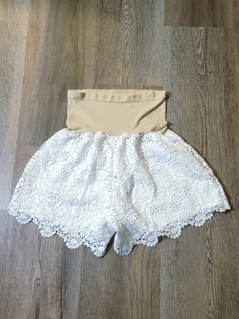 A Pea In The Pod Maternity Lace Short Large Over The Belly Floral Lined Boho — image 3 of 8